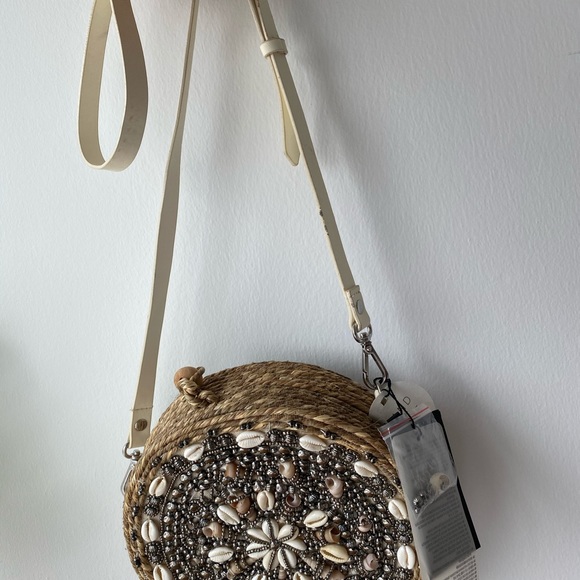 Handmade Shell Rattan Bag - Picture 7 of 7